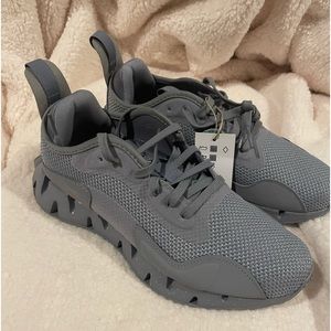 NIB Reebok zig dynamica gray size 10